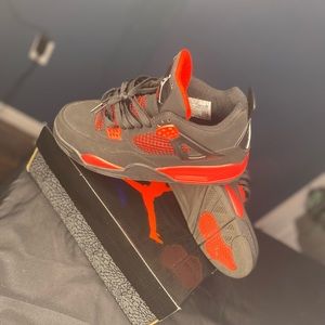 Jordan 4 thunder red